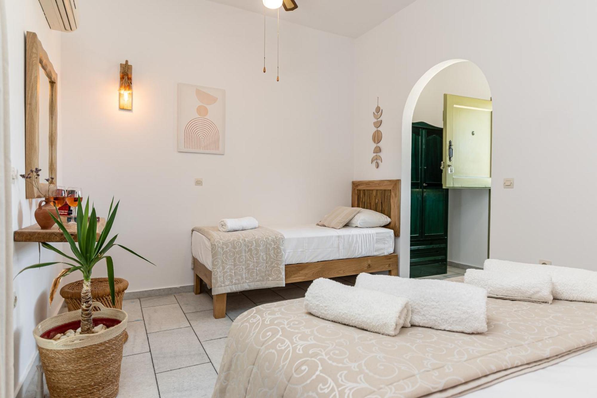 Studios Vrettos Beachfront Hotel Pláka Buitenkant foto