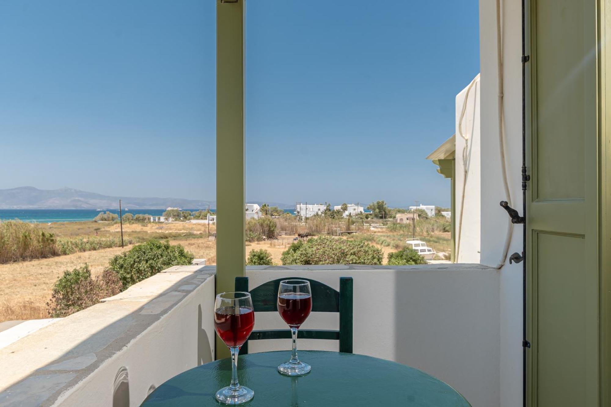 Studios Vrettos Beachfront Hotel Pláka Buitenkant foto